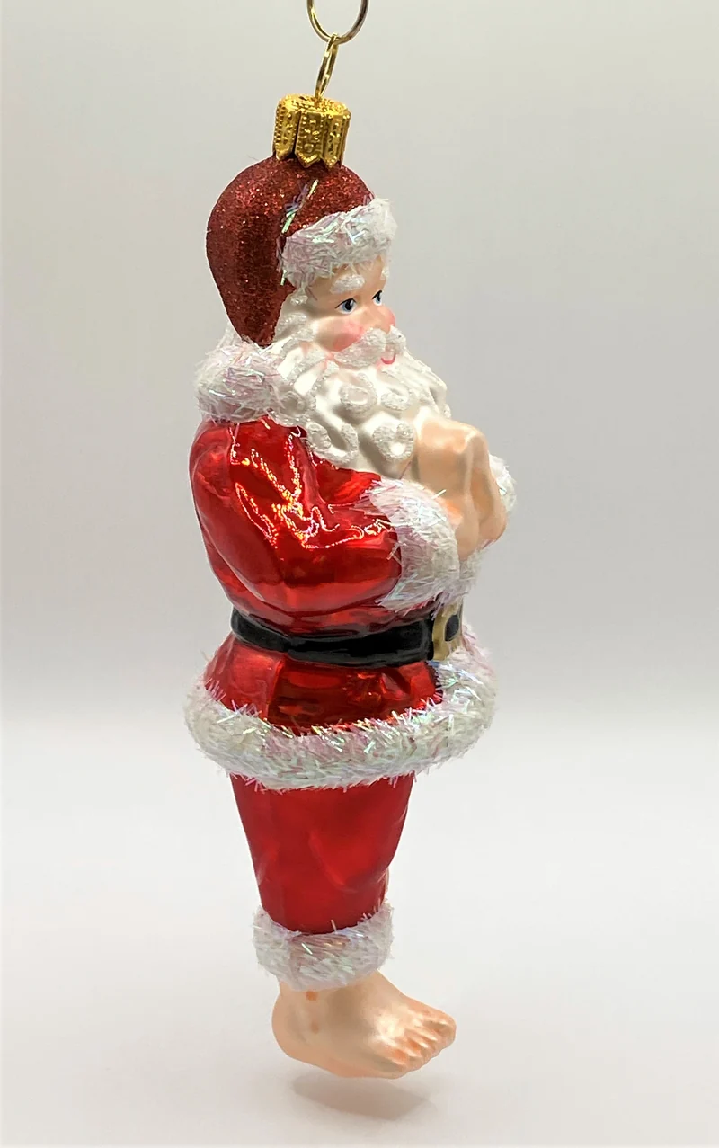 Santa entspannt sich in der Yoga " Baum Pose "