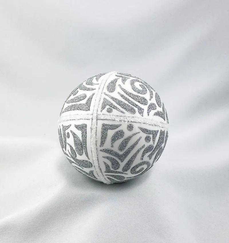 Kugel weiss mit dichtem irisierendem Silber-Dekor