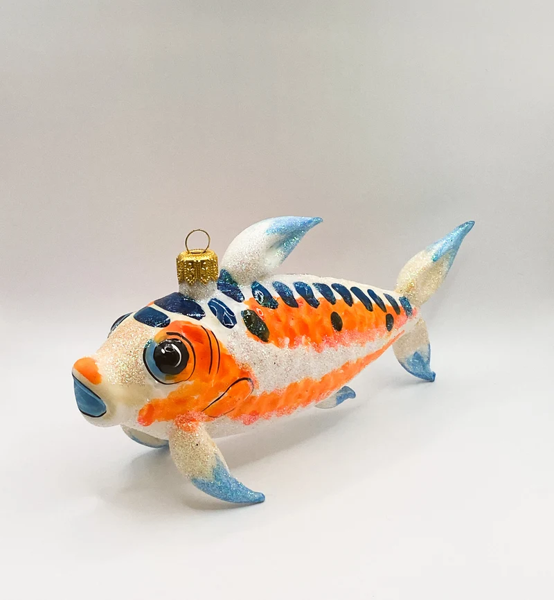 Koi mit orangen Streifen