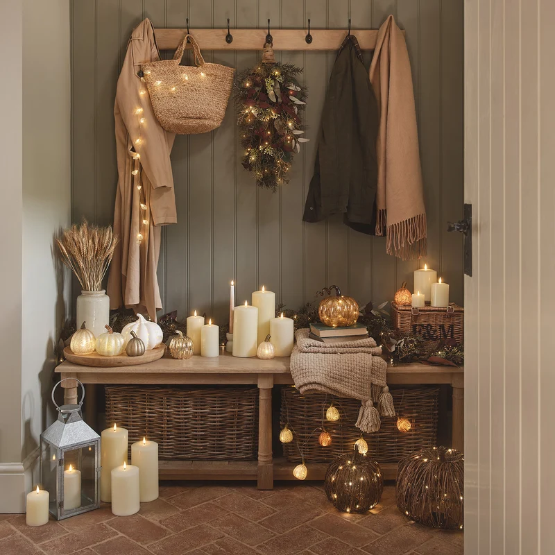 Set aus Kranz & Wandstrauß für Herbst und Winter mit integrierter Beleuchtung