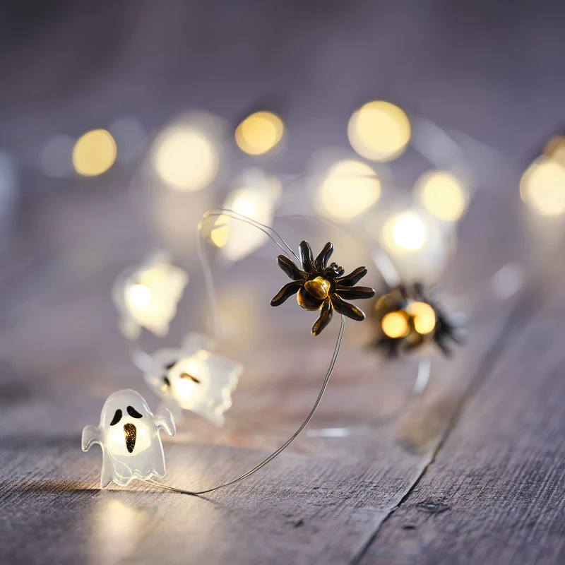 Set aus Glaskuppel & Mikro-LED-Lichterkette mit Geistern und Spinnen