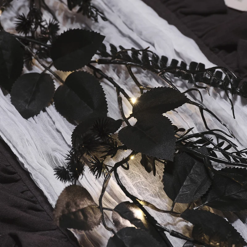 1,8m Halloweengirlande schwarzes Laub mit Beleuchtung
