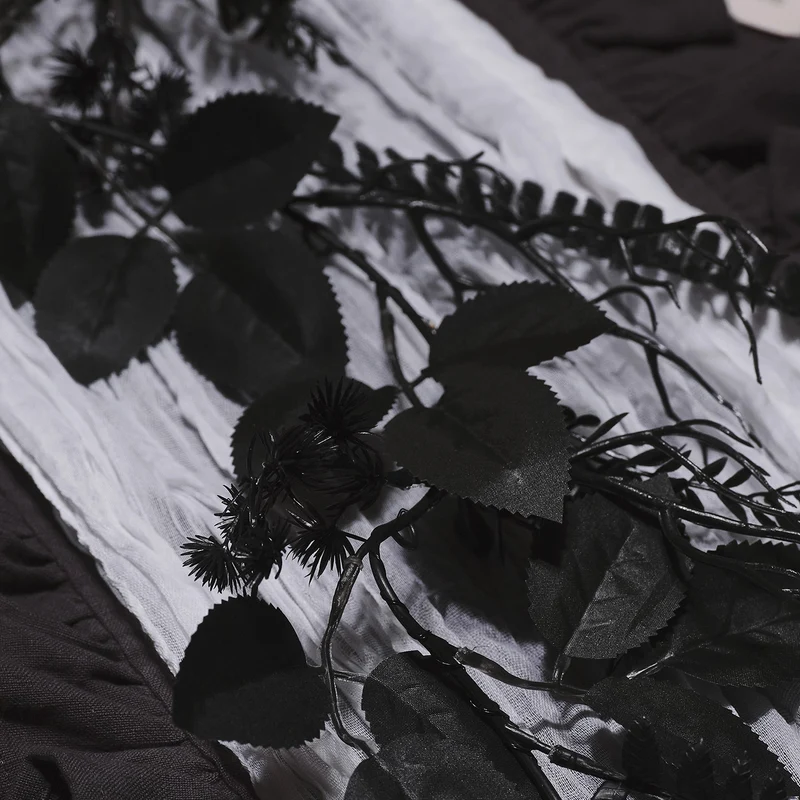 1,8m Halloweengirlande schwarzes Laub mit Beleuchtung