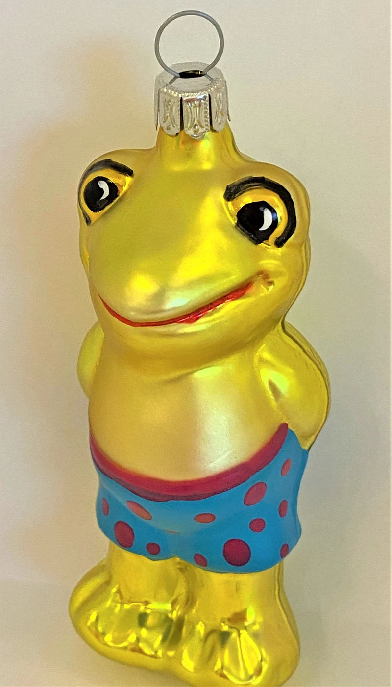 Froschmann in blauer Badehose mit roten Tupfen
