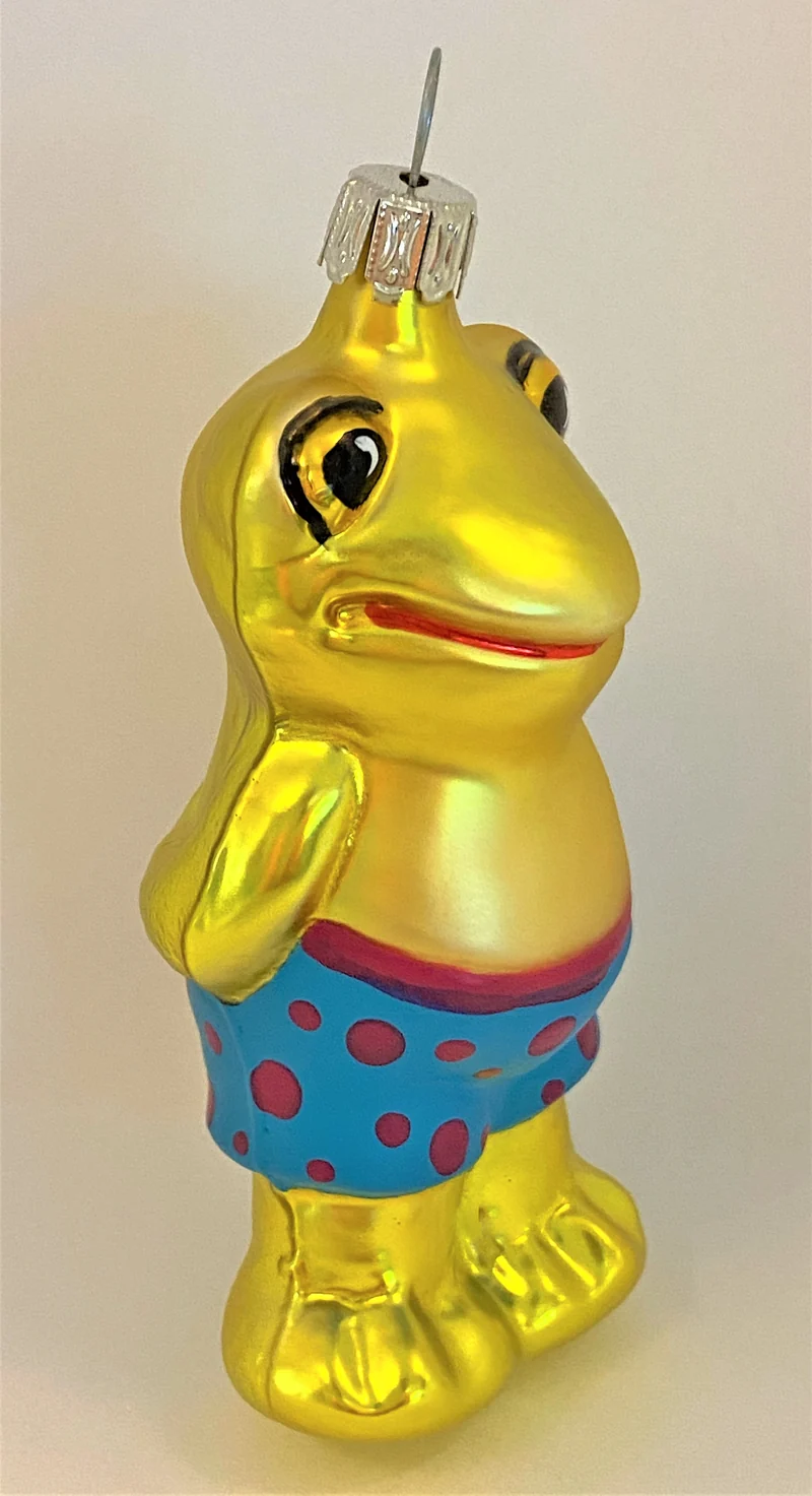 Froschmann in blauer Badehose mit roten Tupfen
