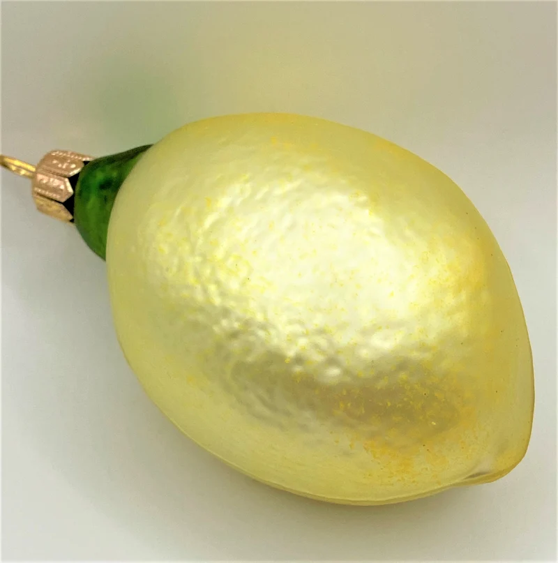 Ganze Zitrone