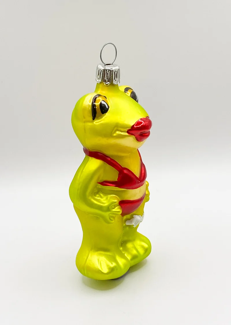Froschfrau im roten Bikini