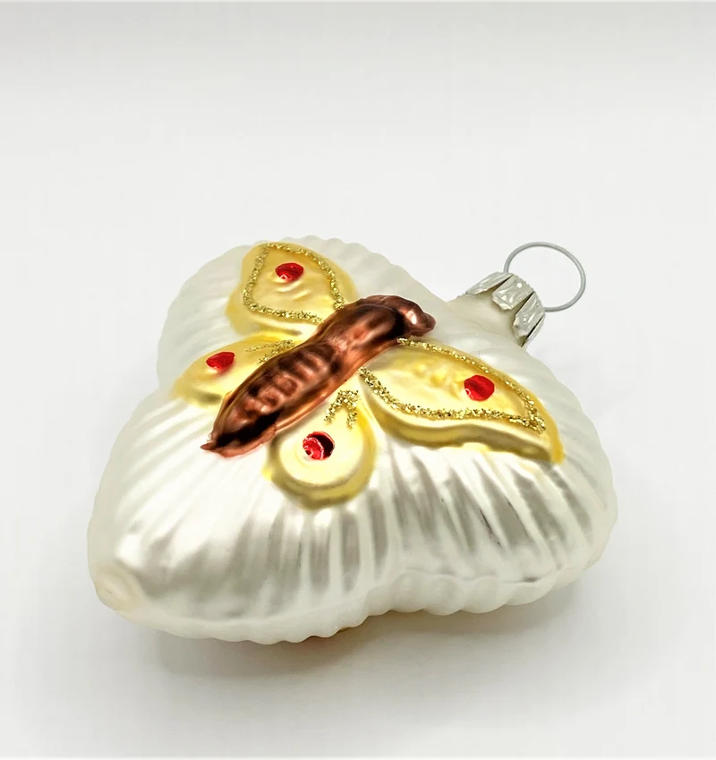 Schmetterling auf Medaillon
