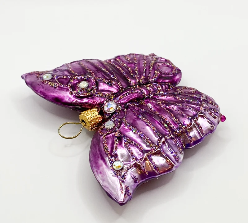 Schmetterling violett mit Schmucksteinen
