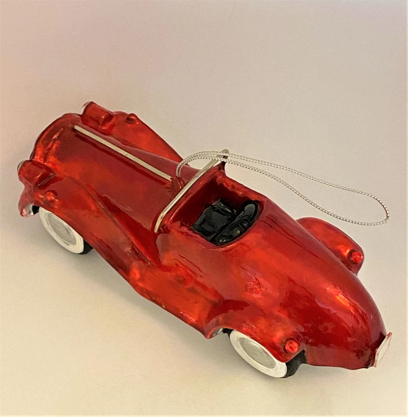 Rotes Oldtimer Rennauto, KOMOZJA MOSTOWSKI