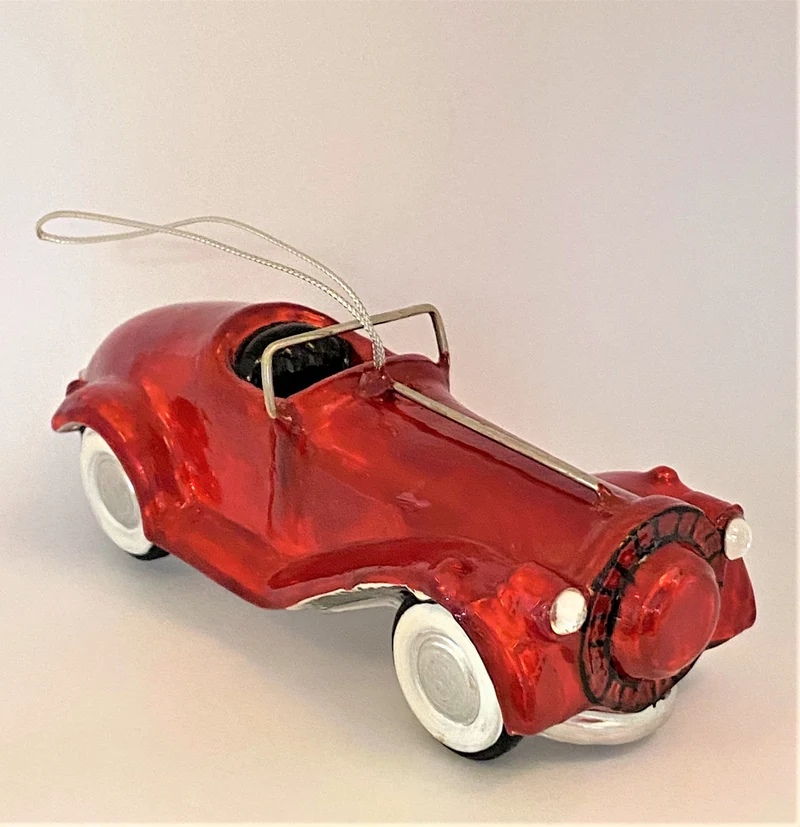 Rotes Oldtimer Rennauto, KOMOZJA MOSTOWSKI