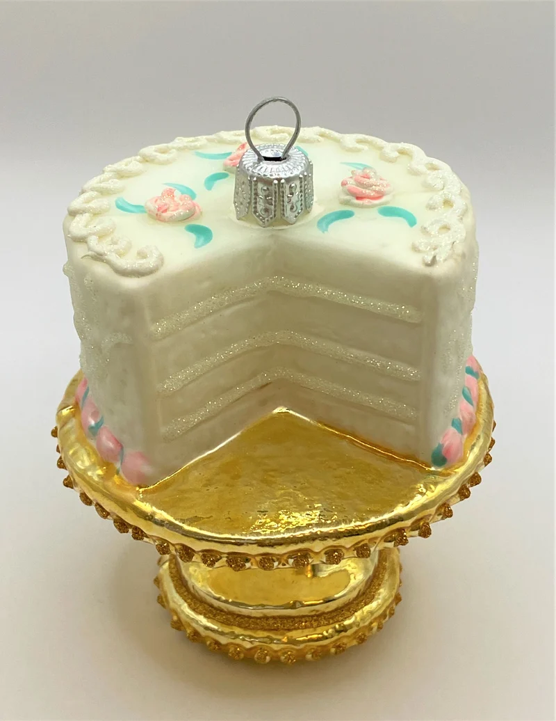 Buttertorte mit Rosendekor, auf Tortenschale