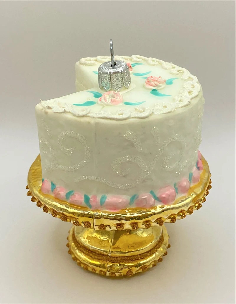 Buttertorte mit Rosendekor, auf Tortenschale