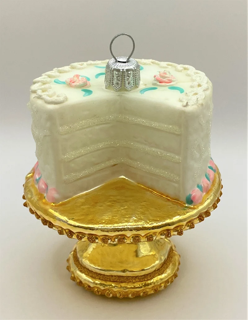 Buttertorte mit Rosendekor, auf Tortenschale