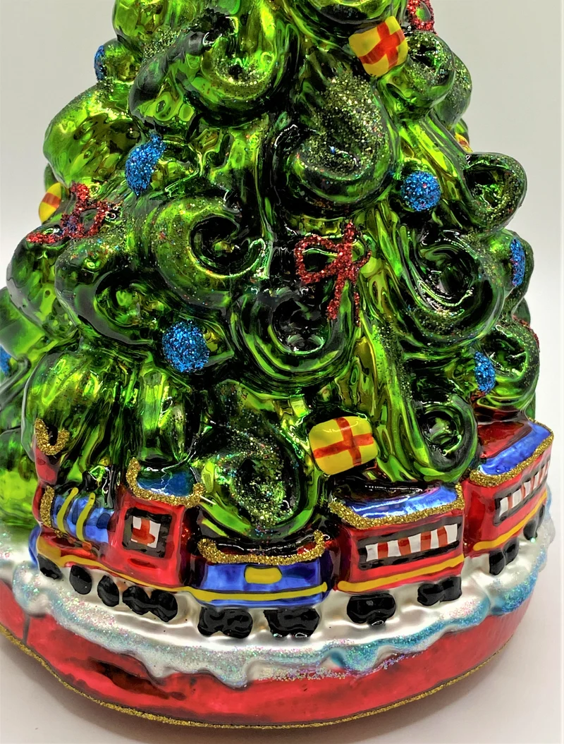 Christbaum mit Weihnachts-Zug