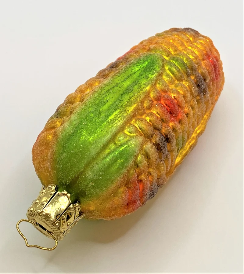 Maiskolben mit farbigen Körnern