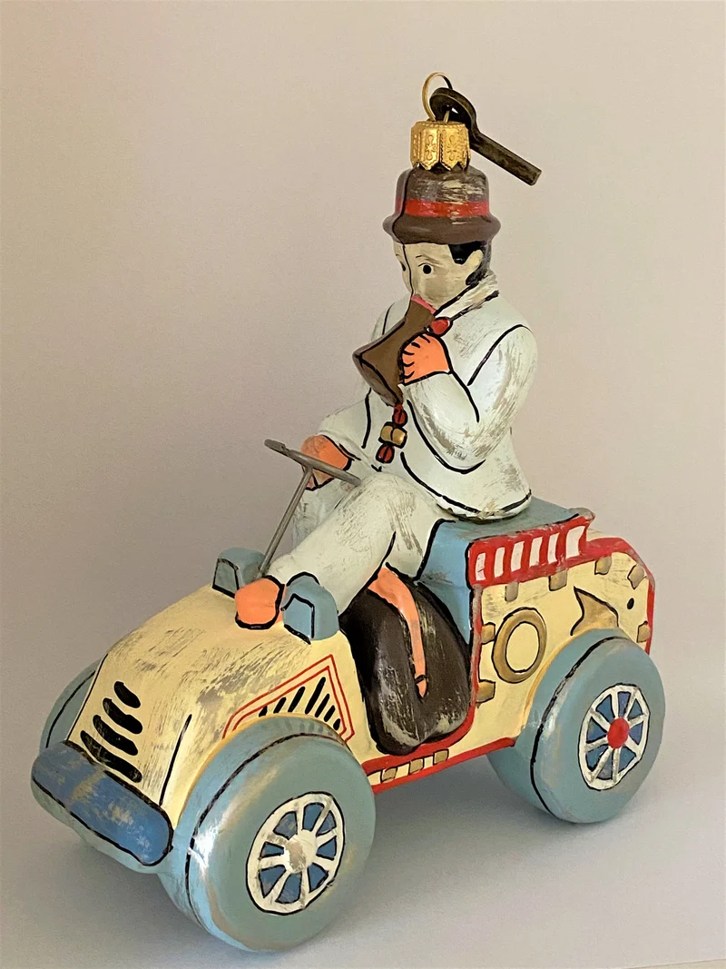 Spielzeug Oldtimer mit Fahrer