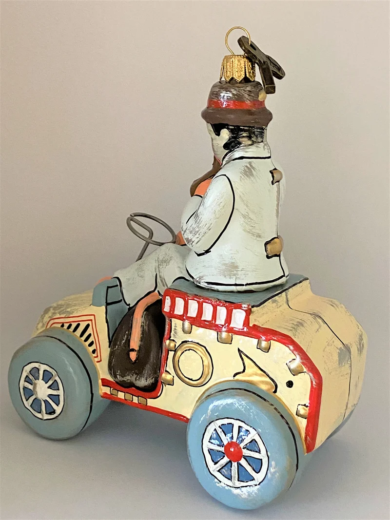 Spielzeug Oldtimer mit Fahrer