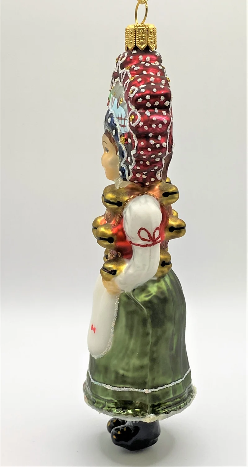 Silvesterklaus Rollenweib Schön, grüner Rock, rotes Mieder