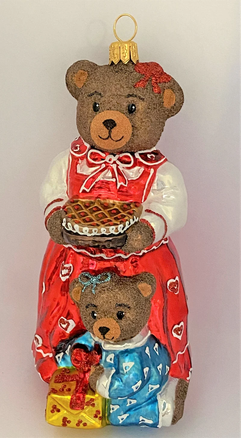 Bärenmama hat einen feinen Kuchen gebacken