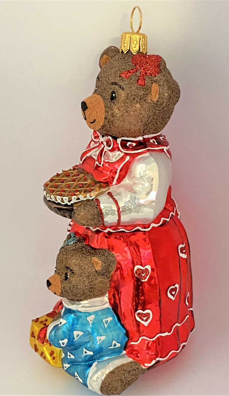 Bärenmama hat einen feinen Kuchen gebacken
