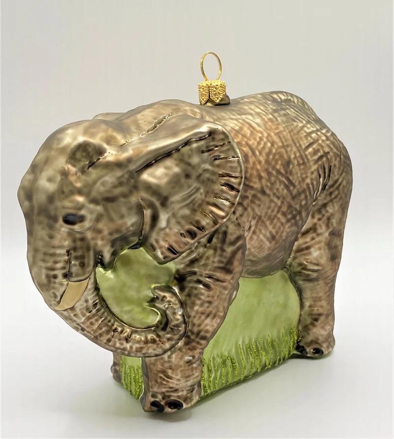 Grosser grauer Elefant