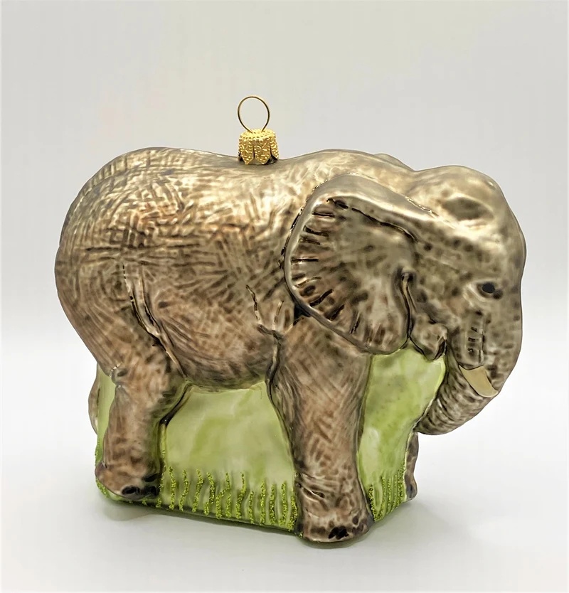 Grosser grauer Elefant