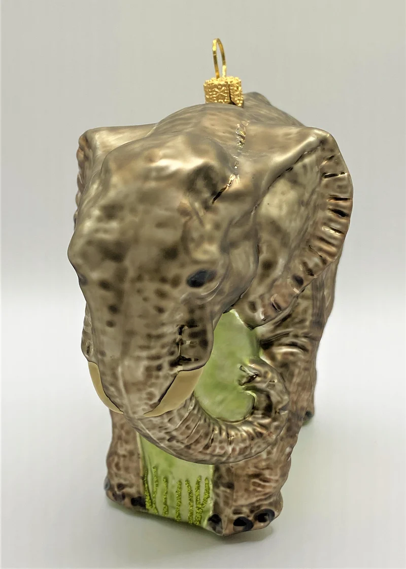 Grosser grauer Elefant