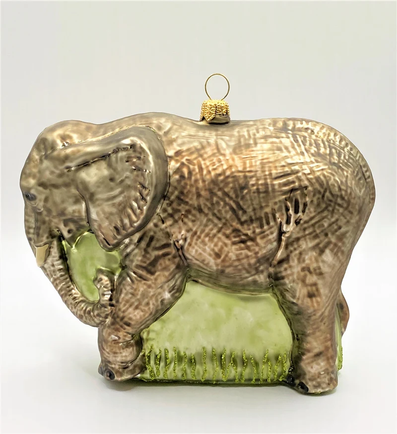 Grosser grauer Elefant