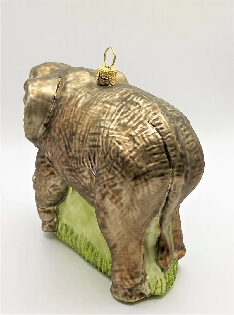 Grosser grauer Elefant