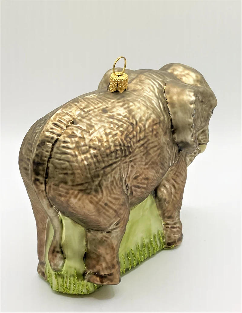 Grosser grauer Elefant