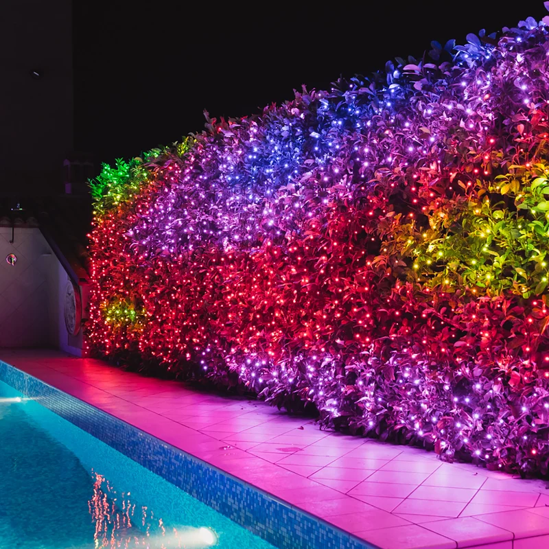 Twinkly 2,1m smarter Lichtervorhang Bunt und Weiß Edition mit 210 LEDs