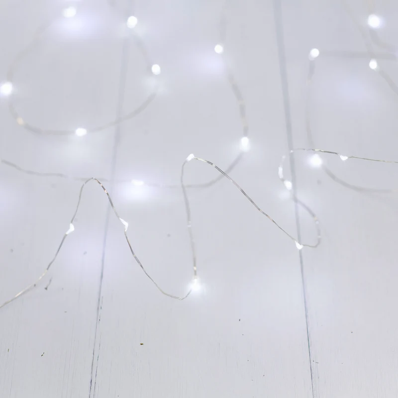 Batteriebetriebene 50er Mikro-LED-Lichterkette in Weiß