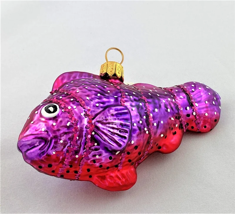 Pinkener Korallenfisch mit Tupfen