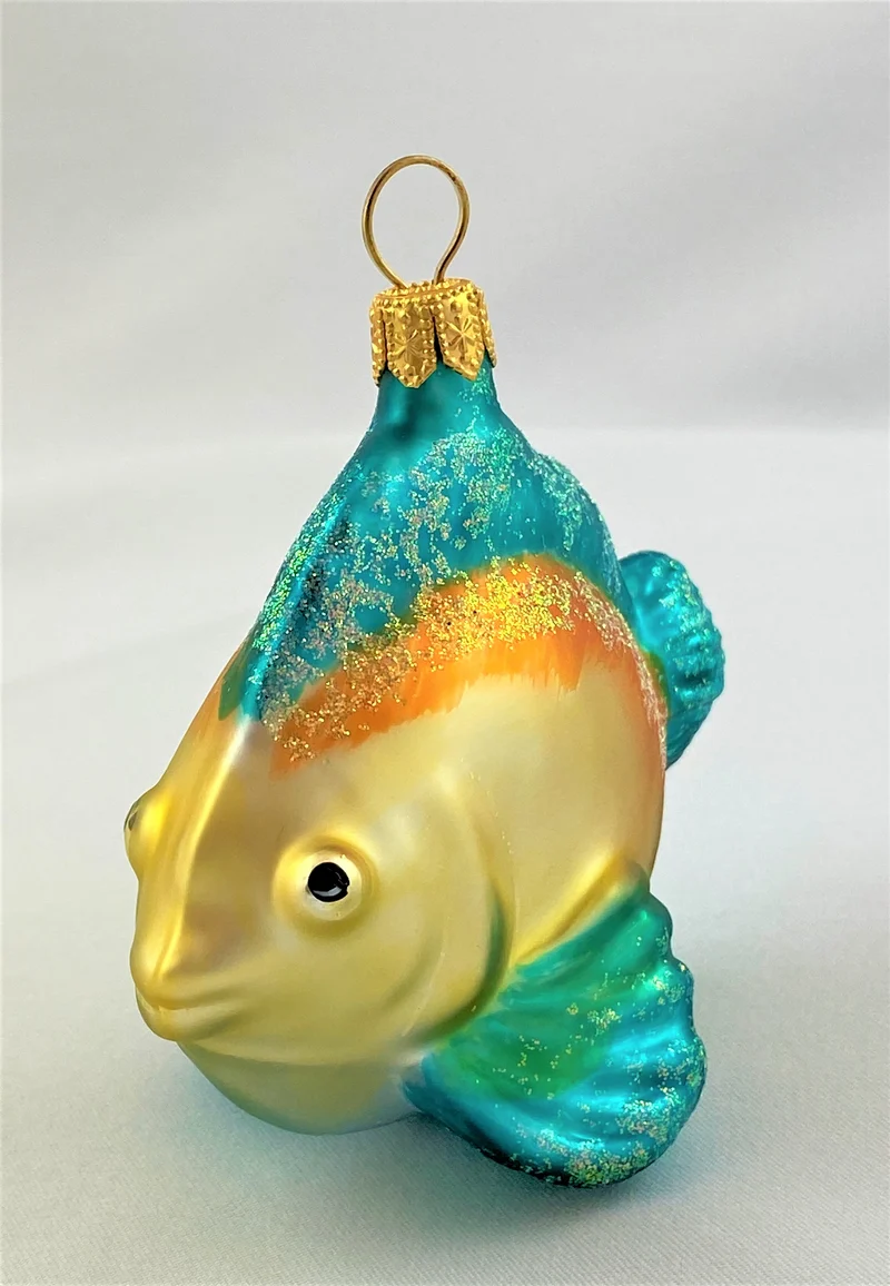 Kleiner Riff-Fisch mit blauen Flossen