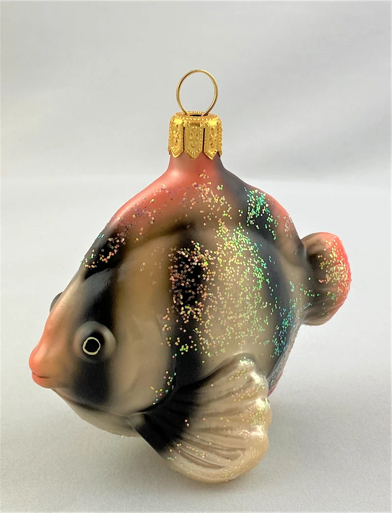 Kleiner Riff-Fisch mit schwarzen Streifen