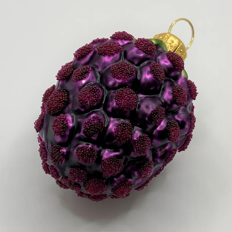 Grosse Brombeere mit Glimmer