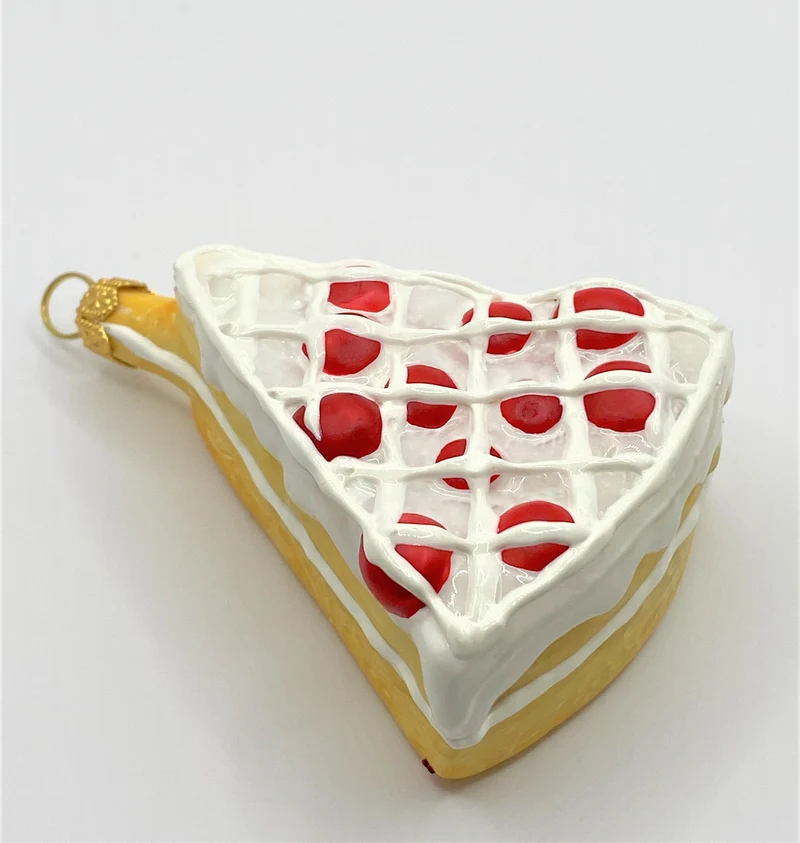 Stück Johannisbeertorte mit Gitterzuckerguss