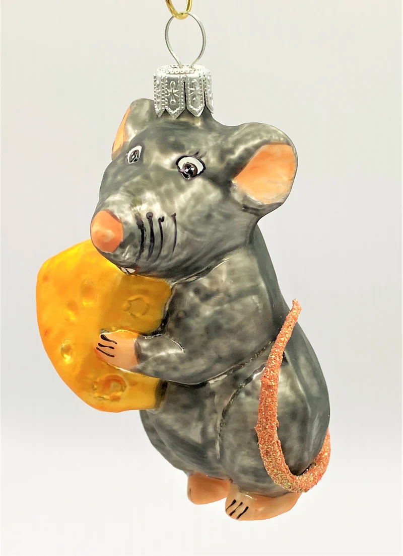 Graue Maus Ratatouille mag den Käse