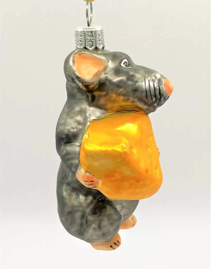 Graue Maus Ratatouille mag den Käse