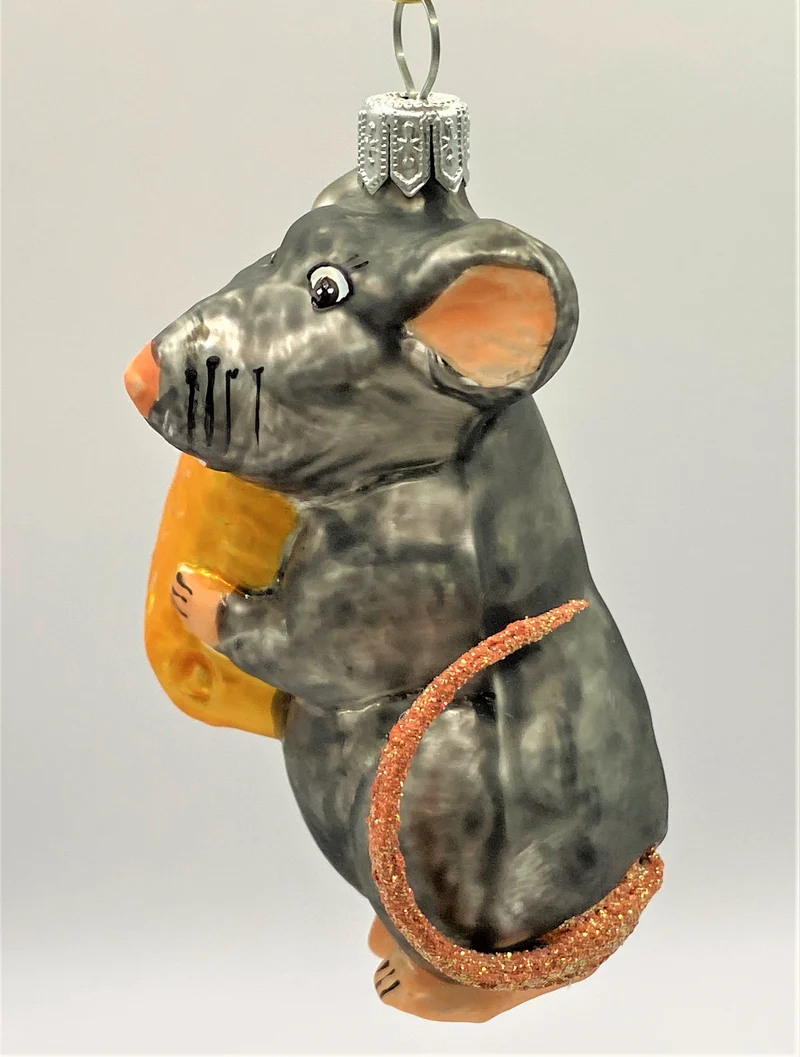 Graue Maus Ratatouille mag den Käse