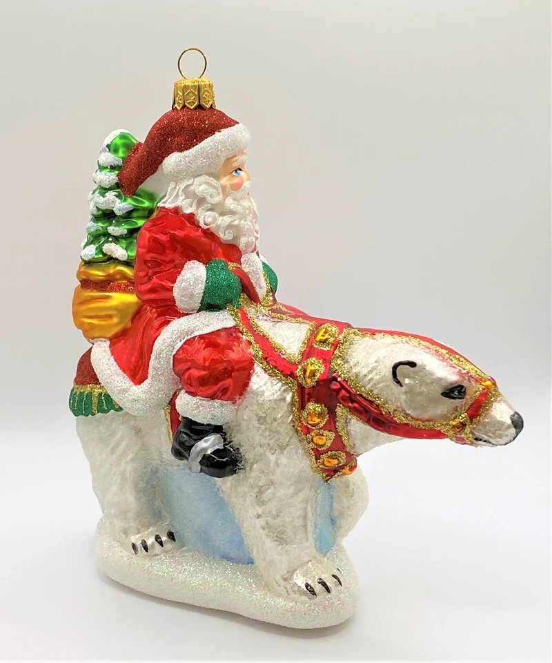 Santa Claus auf Eisbär reitend