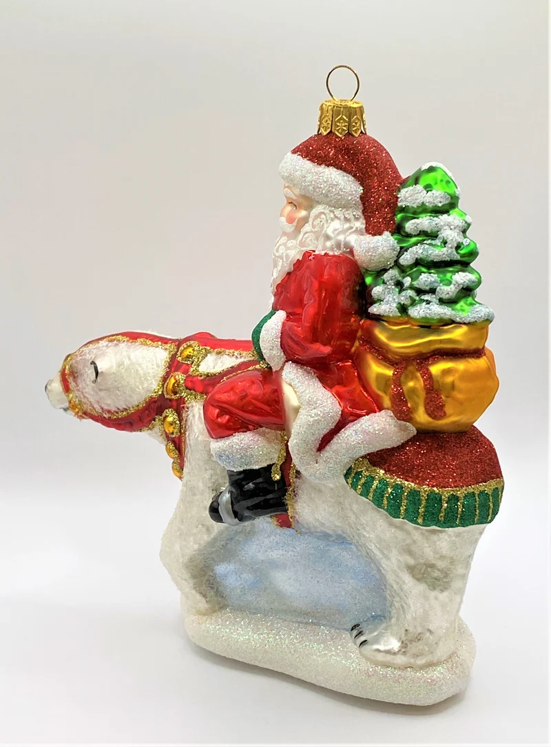 Santa Claus auf Eisbär reitend