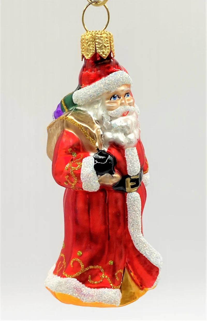 Kleiner Weihnachtsmann mit Geschenksack