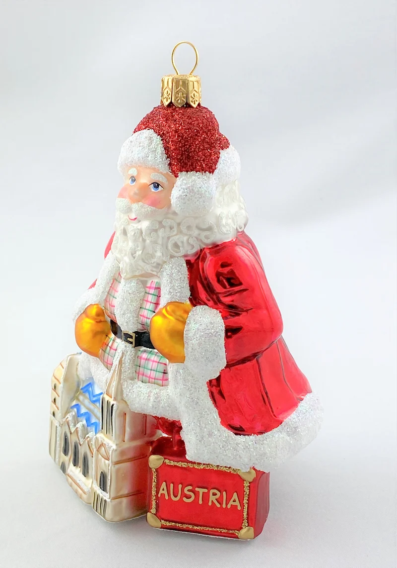Santa ist in Wien beim Stephansdom, Österreich