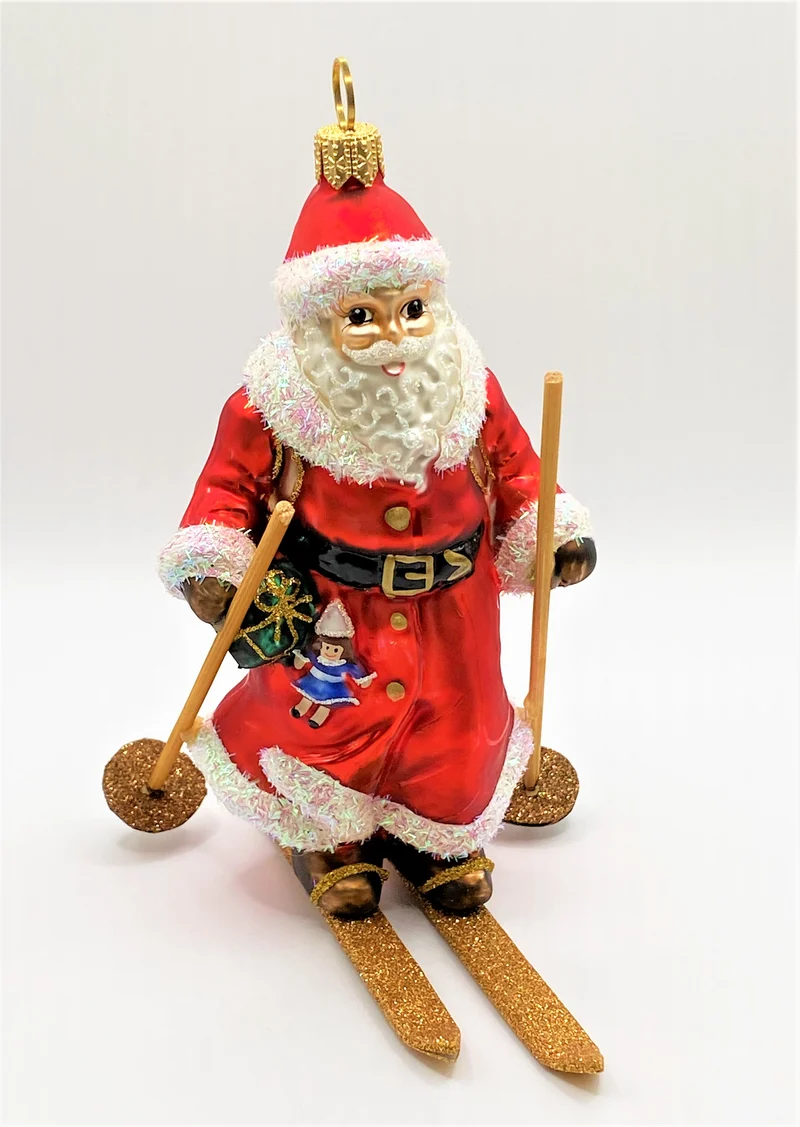 Weihnachtsmann auf Ski mit Geschenksack