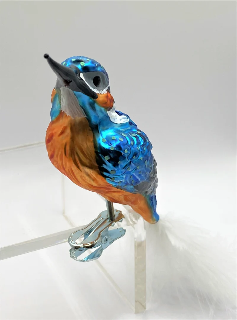 Eisvogel auf Clip, blau mit weisser Naturfeder