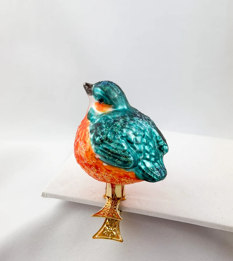 Kleiner dicker Eisvogel auf Clip