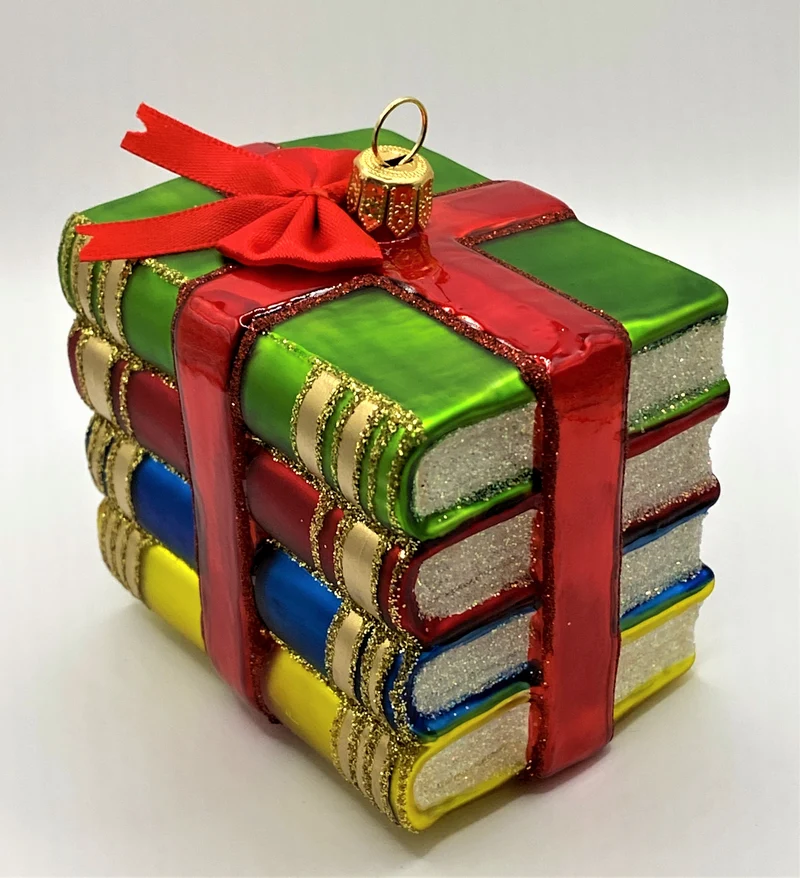 Bücherstapel mit Geschenkband