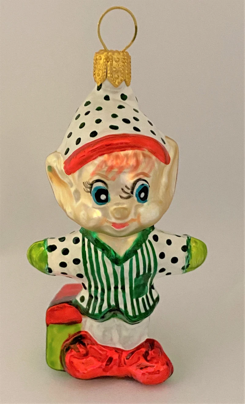 Kleiner grüner Weihnachtself